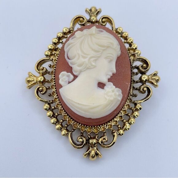 Vintage Avon Cameo Glace Brooch Pin Locket Gold Tone Filigree Trim Women - Picture 9 of 15